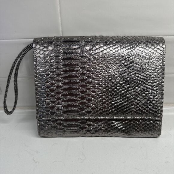 Neiman Marcus Silver Metallic Snakeskin Faux Leather Clutch Wristlet Purse - Picture 1 of 10
